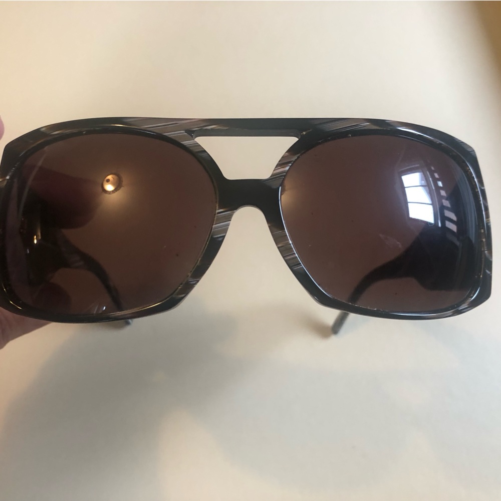 D & G Tortoise Shell Sunglasses With Case & Dust … - image 8